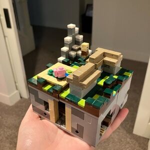 LEGO Minecraft
Micro World – The Village #21105 - read desc